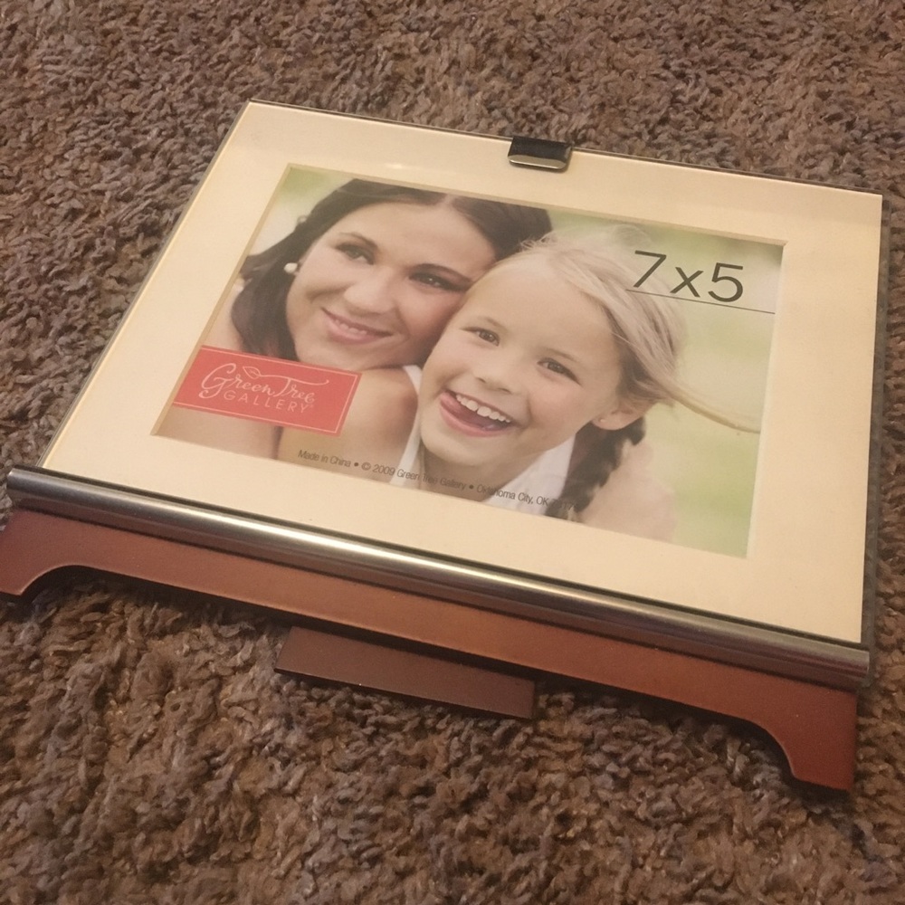 🗝 NWOT 7 x 5 picture frame